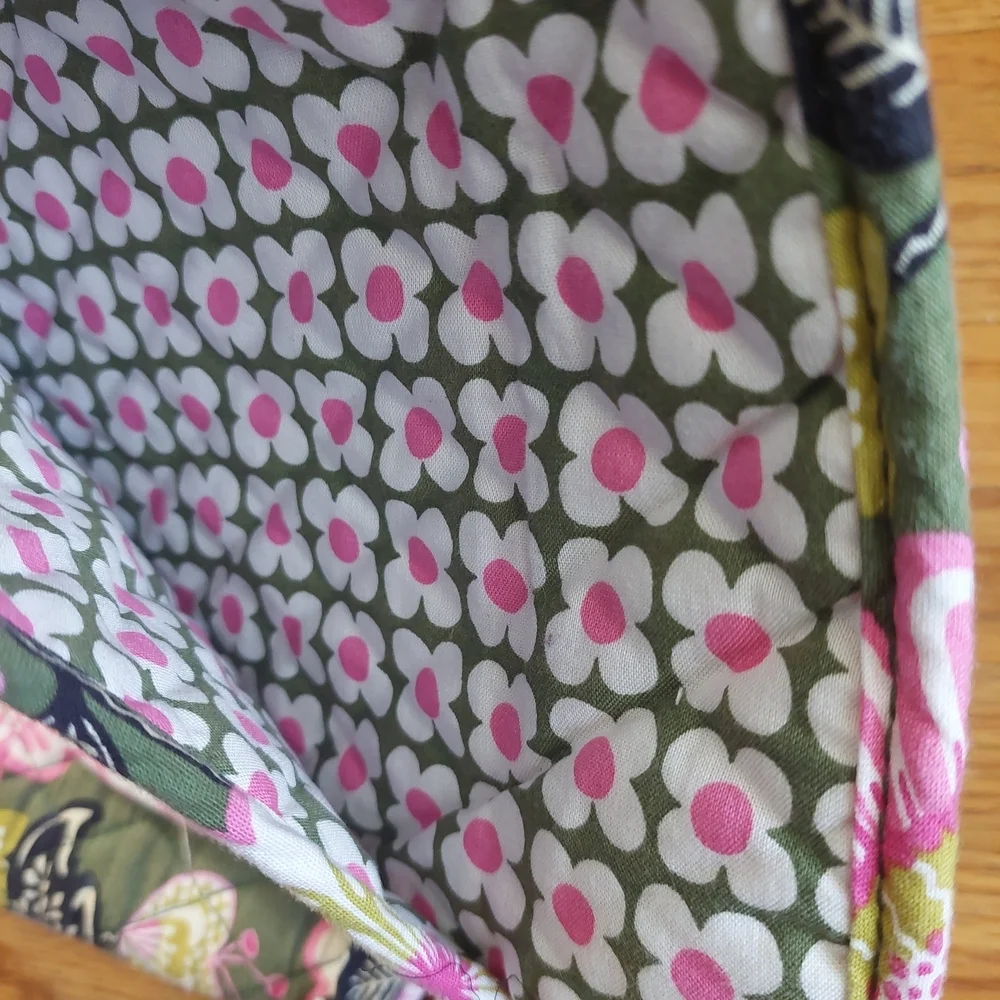 Vera BRADLEY Quilted Oven Mitt and Pot Holder Set ( Bag D)